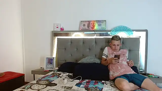 parejacaliente20154 online show from January 11, 2025, 12:07 pm