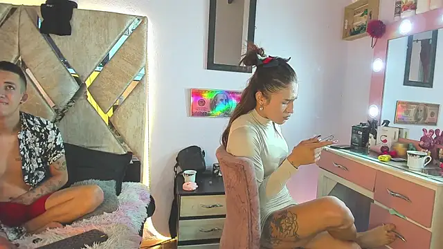 parejacaliente20154 online show from November 13, 2025, 12:37 pm