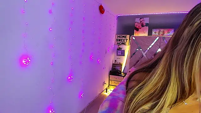 parejacaliente20154 online show from March 5, 2026, 1:34 am