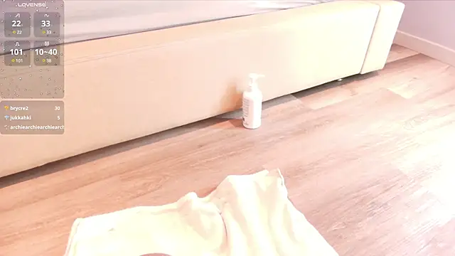 Snapshot of Leamonroe__ chatting on February 27, 2025, 1:49 pm Leamonroe online show from February 27, 2025, 1:49 pm