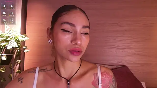 Snapshot of Leamonroe__ chatting on September 17, 2025, 10:00 pm Leamonroe online show from September 17, 2025, 10:00 pm