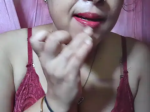 LOVERIAKOL online show from June 4, 2026, 8:42 am