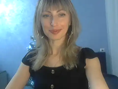 Snapshot of EffectMaya chatting on December 19, 2024, 6:45 pm EffectMaya online show from December 19, 2024, 6:45 pm