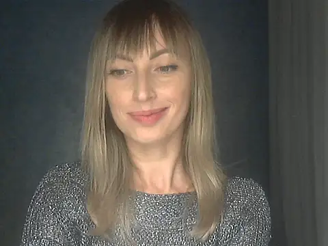 Snapshot of EffectMaya chatting on October 7, 2025, 5:43 pm EffectMaya online show from October 7, 2025, 5:43 pm