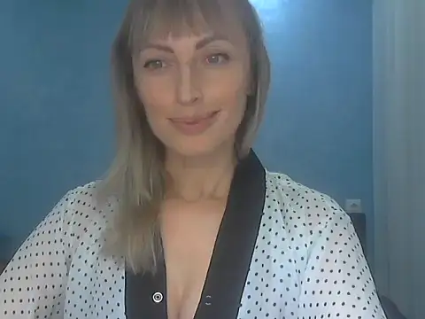 Snapshot of EffectMaya chatting on October 24, 2025, 4:58 pm EffectMaya online show from October 24, 2025, 4:58 pm