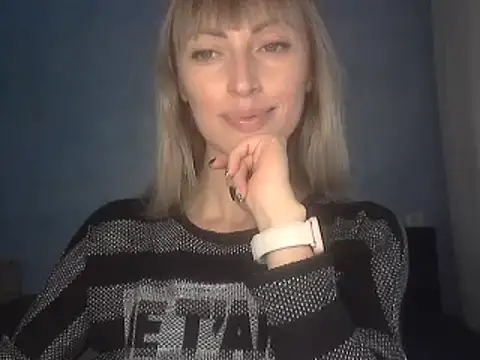 Snapshot of EffectMaya chatting on November 17, 2025, 10:54 am EffectMaya online show from November 17, 2025, 10:54 am