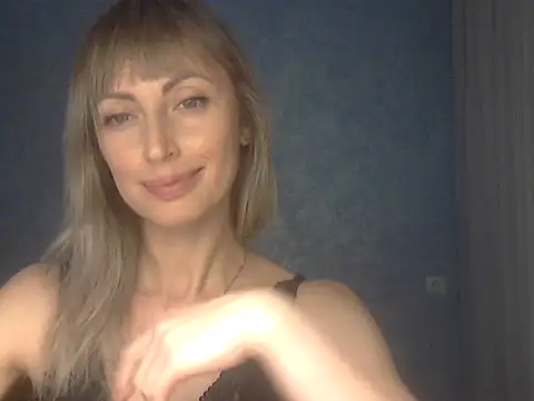 Snapshot of EffectMaya chatting on December 16, 2025, 5:40 pm EffectMaya online show from December 16, 2025, 5:40 pm