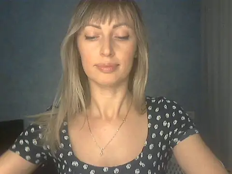 Snapshot of EffectMaya chatting on December 21, 2025, 4:14 pm EffectMaya online show from December 21, 2025, 4:14 pm