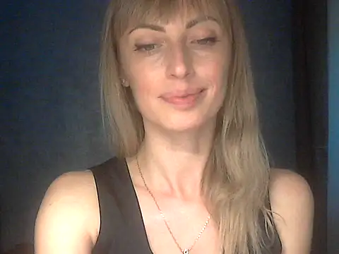 Snapshot of EffectMaya chatting on May 11, 2026, 4:15 pm EffectMaya online show from May 11, 2026, 4:15 pm