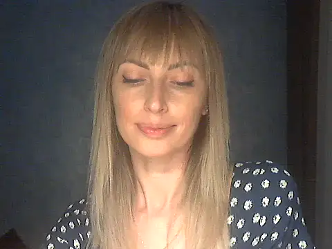 Snapshot of EffectMaya chatting on May 12, 2026, 4:04 pm EffectMaya online show from May 12, 2026, 4:04 pm