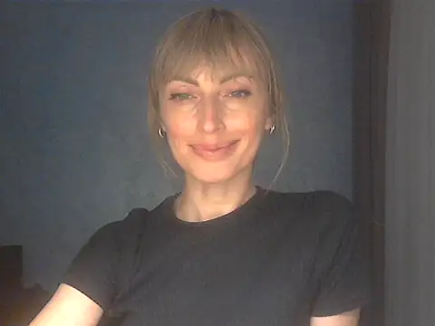 Snapshot of EffectMaya chatting on May 25, 2026, 5:30 pm EffectMaya online show from May 25, 2026, 5:30 pm