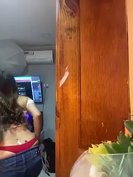 Snapshot of Emma-Conti chatting on January 29, 2025, 1:07 pm Emma-Conti online show from January 29, 2025, 1:07 pm