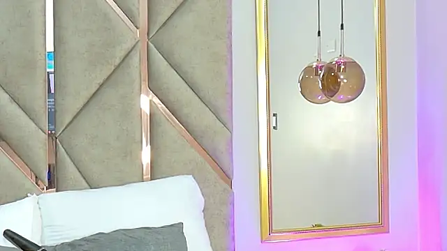 Snapshot of Emma-Conti chatting on March 4, 2025, 12:44 pm Emma-Conti online show from March 4, 2025, 12:44 pm