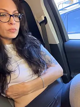 Snapshot of BeautifulMesss chatting on October 21, 2025, 4:51 pm BeautifulMesss online show from October 21, 2025, 4:51 pm