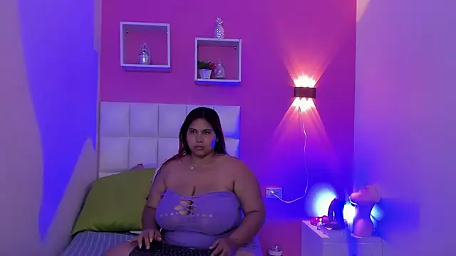 Snapshot of Alanna_hot3 chatting on May 7, 2026, 7:41 pm Alanna hot3 online show from May 7, 2026, 7:41 pm