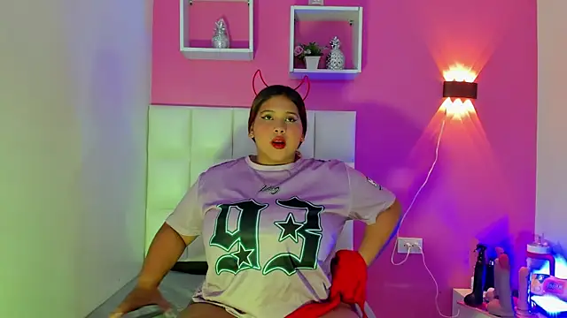 Alanna hot3 online show from June 20, 2026, 7:38 pm