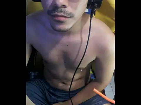 cloudyth1994 online show from November 6, 2025, 7:26 pm