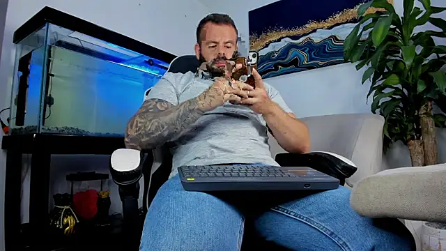 Snapshot of Johnnygrayson1 chatting on July 20, 2026, 2:15 am Johnnygrayson1 online show from July 20, 2026, 2:15 am