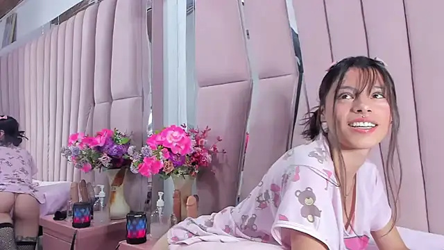 Snapshot of Sasha_Petitte chatting on May 7, 2026, 12:05 am Sasha Petitte online show from May 7, 2026, 12:05 am
