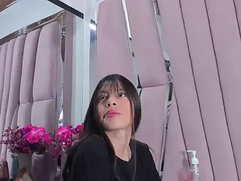 Snapshot of Sasha_Petitte chatting on May 8, 2026, 12:38 am Sasha Petitte online show from May 8, 2026, 12:38 am