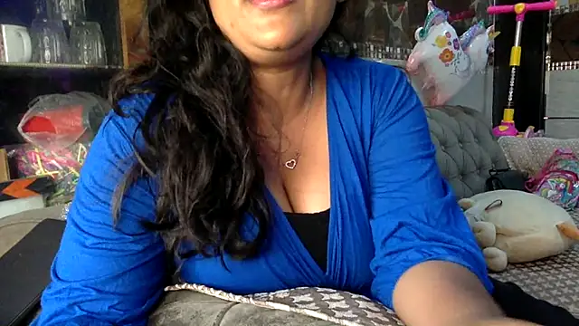 Snapshot of HaaniKaur chatting on May 6, 2026, 7:35 am HaaniKaur online show from May 6, 2026, 7:35 am
