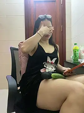 LiLi-Kirix99 online show from July 28, 2026, 6:42 pm