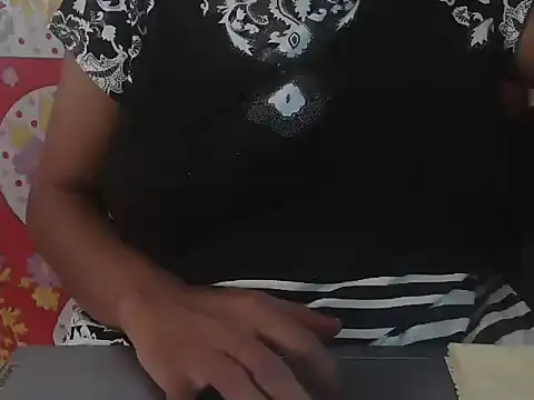 Snapshot of Rasika_Chennai69 chatting on December 12, 2024, 2:59 am Rasika Chennai69 online show from December 12, 2024, 2:59 am