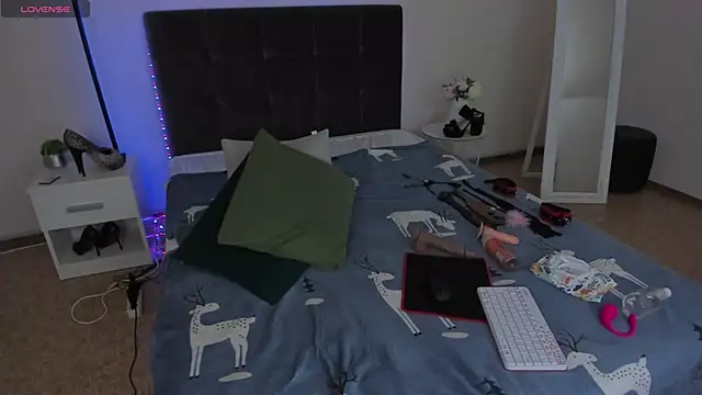 CassieEvans online show from December 12, 2024, 9:51 am