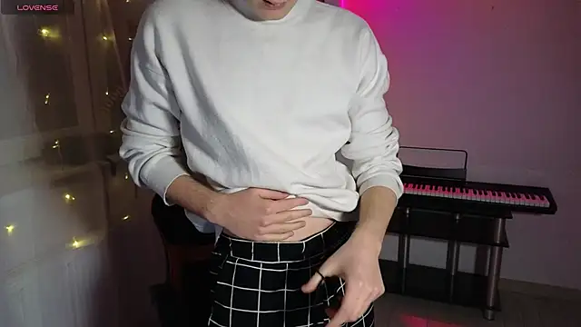 Keytaro online show from March 6, 2025, 7:43 pm