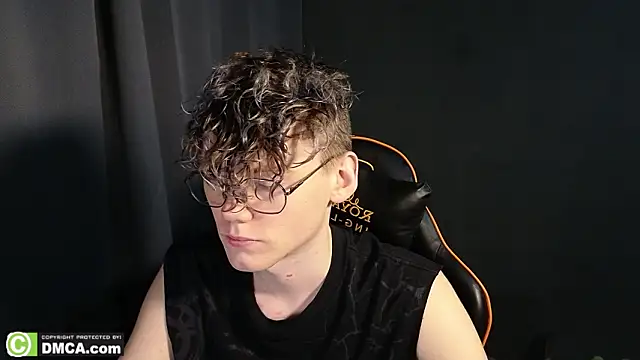 Snapshot of Keytaro chatting on February 1, 2026, 10:41 pm Keytaro online show from February 1, 2026, 10:41 pm