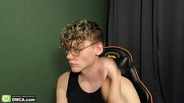 Snapshot of Keytaro chatting on February 14, 2026, 11:56 pm Keytaro online show from February 14, 2026, 11:56 pm