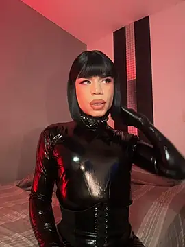 LucyGiraldo online show from July 10, 2026, 6:10 pm