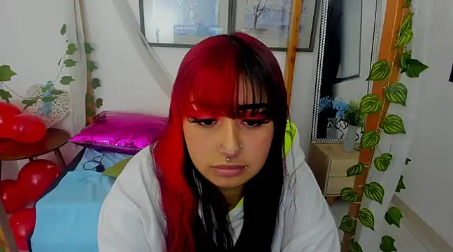 lussyevans24 online show from February 21, 2025, 7:12 am