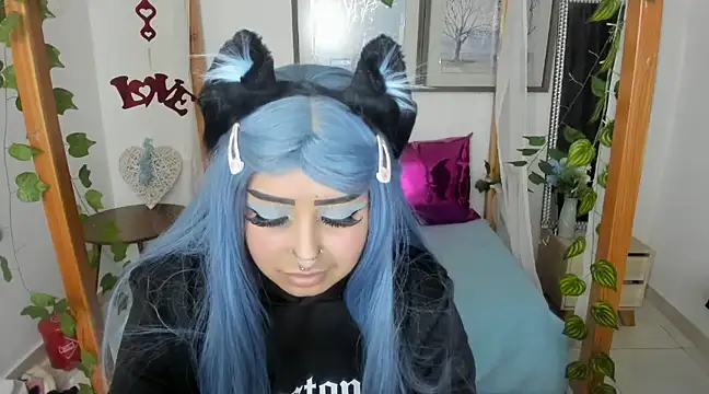 lussyevans24 online show from March 12, 2025, 3:24 am