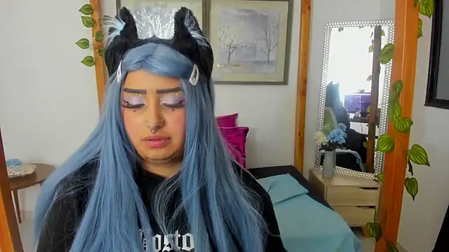 lussyevans24 online show from March 20, 2025, 7:47 am