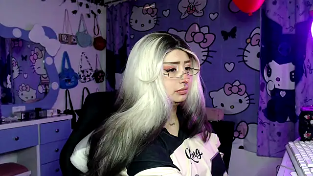 Snapshot of lussyevans24 chatting on February 25, 2026, 4:00 am lussyevans24 online show from February 25, 2026, 4:00 am