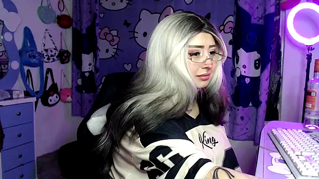 Snapshot of lussyevans24 chatting on March 9, 2026, 2:15 am lussyevans24 online show from March 9, 2026, 2:15 am