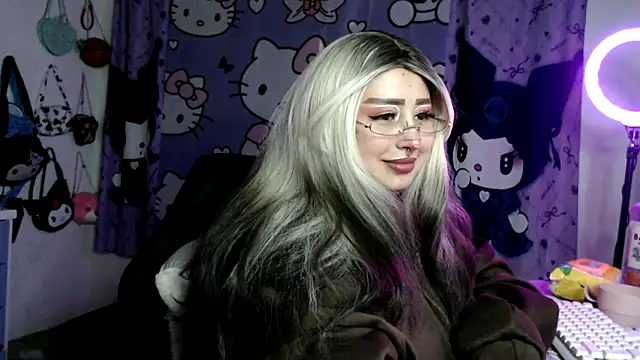 Snapshot of lussyevans24 chatting on April 9, 2026, 6:19 am lussyevans24 online show from April 9, 2026, 6:19 am