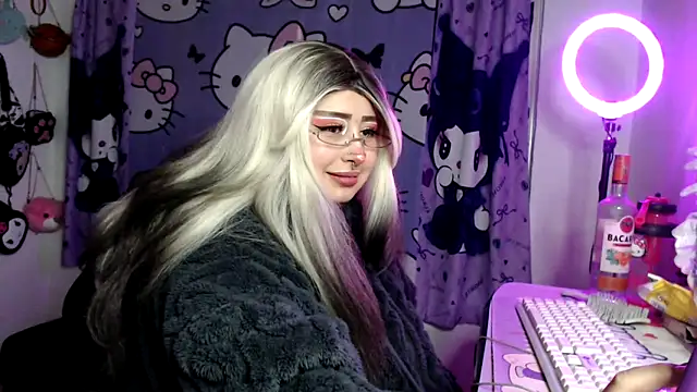 Snapshot of lussyevans24 chatting on April 19, 2026, 3:50 am lussyevans24 online show from April 19, 2026, 3:50 am