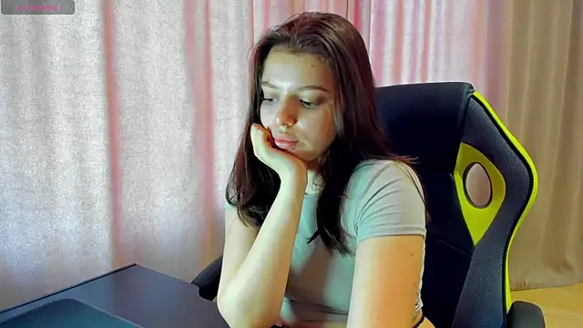 Snapshot of Nicky_Rosee chatting on June 2, 2026, 5:42 am Nicky Rosee online show from June 2, 2026, 5:42 am