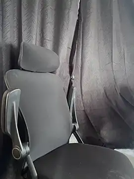 Snapshot of cybercosmiiic chatting on October 27, 2025, 6:34 pm cybercosmiiic online show from October 27, 2025, 6:34 pm