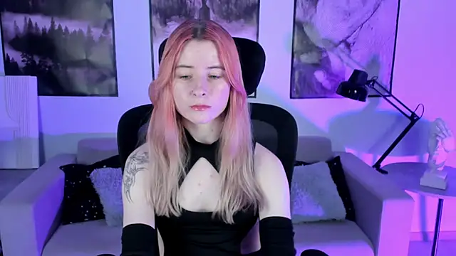 Snapshot of LexiWenford chatting on December 3, 2024, 6:04 am LexiWenford online show from December 3, 2024, 6:04 am