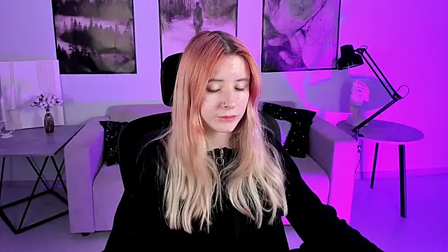 Snapshot of LexiWenford chatting on December 9, 2024, 9:28 am LexiWenford online show from December 9, 2024, 9:28 am