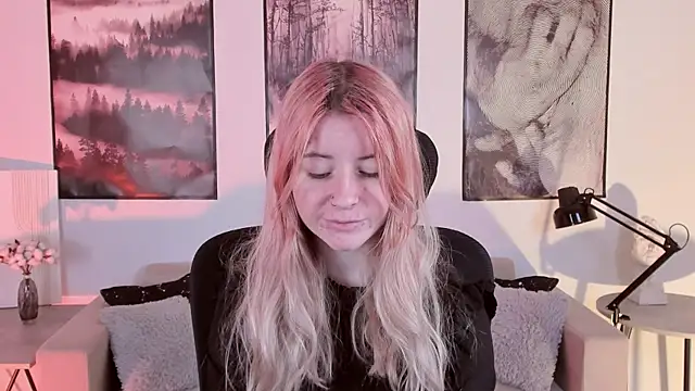 Snapshot of LexiWenford chatting on December 11, 2024, 3:35 am LexiWenford online show from December 11, 2024, 3:35 am