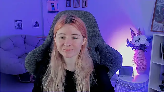 Snapshot of LexiWenford chatting on December 12, 2024, 2:48 am LexiWenford online show from December 12, 2024, 2:48 am