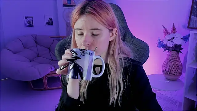 Snapshot of LexiWenford chatting on December 13, 2024, 3:16 am LexiWenford online show from December 13, 2024, 3:16 am