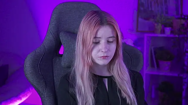 Snapshot of LexiWenford chatting on December 13, 2024, 6:21 am LexiWenford online show from December 13, 2024, 6:21 am