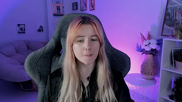 Snapshot of LexiWenford chatting on December 16, 2024, 5:59 am LexiWenford online show from December 16, 2024, 5:59 am