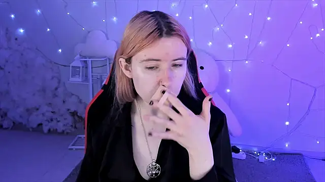 Snapshot of LexiWenford chatting on December 17, 2024, 3:17 am LexiWenford online show from December 17, 2024, 3:17 am