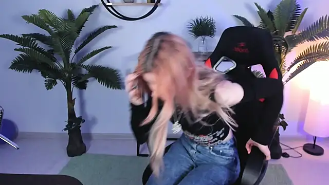 Snapshot of LexiWenford chatting on December 20, 2024, 2:41 am LexiWenford online show from December 20, 2024, 2:41 am